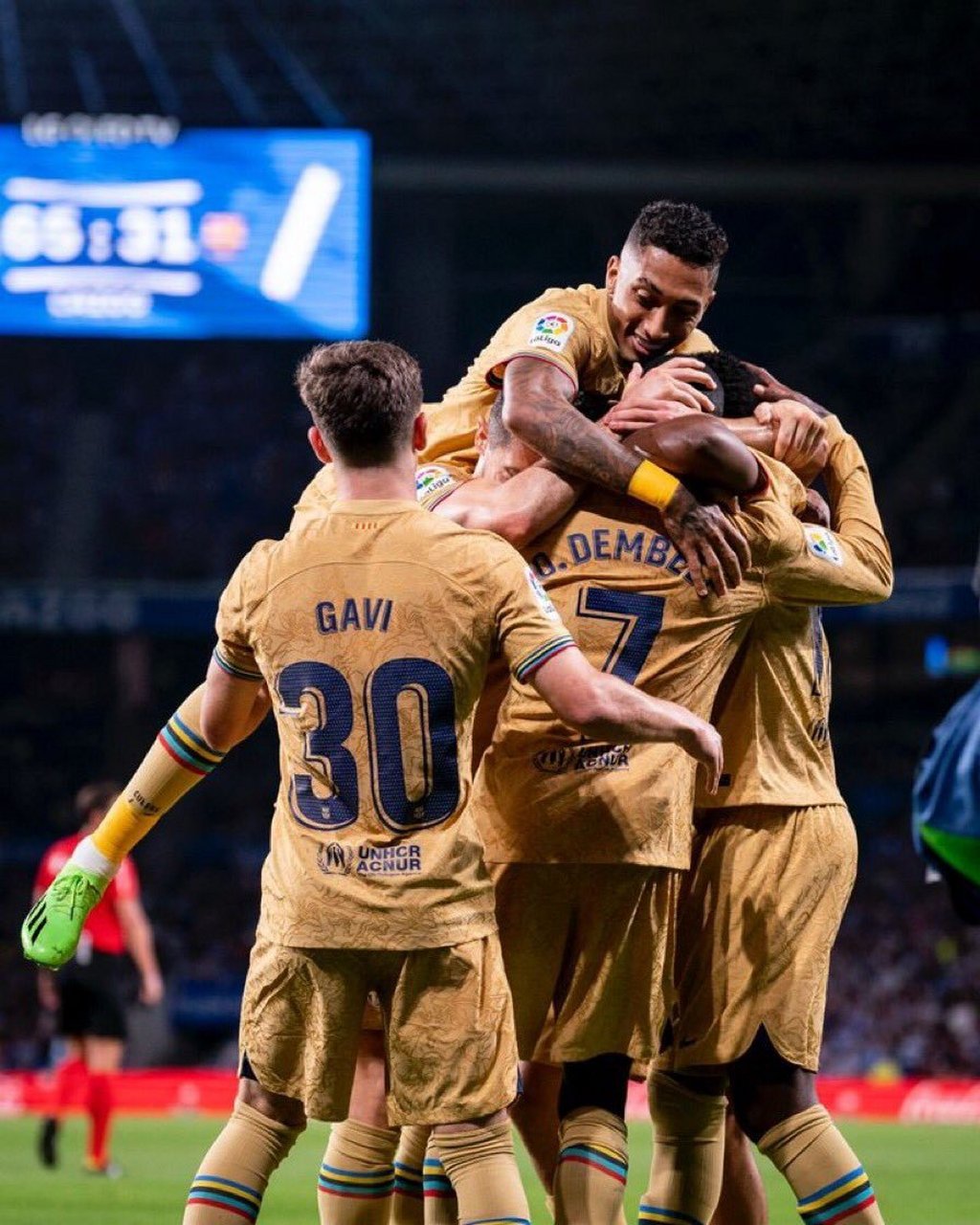 关于巴塞罗那训练开放日，加时末段伤情更新引欢呼，西甲在即，临场指挥获称赞的信息